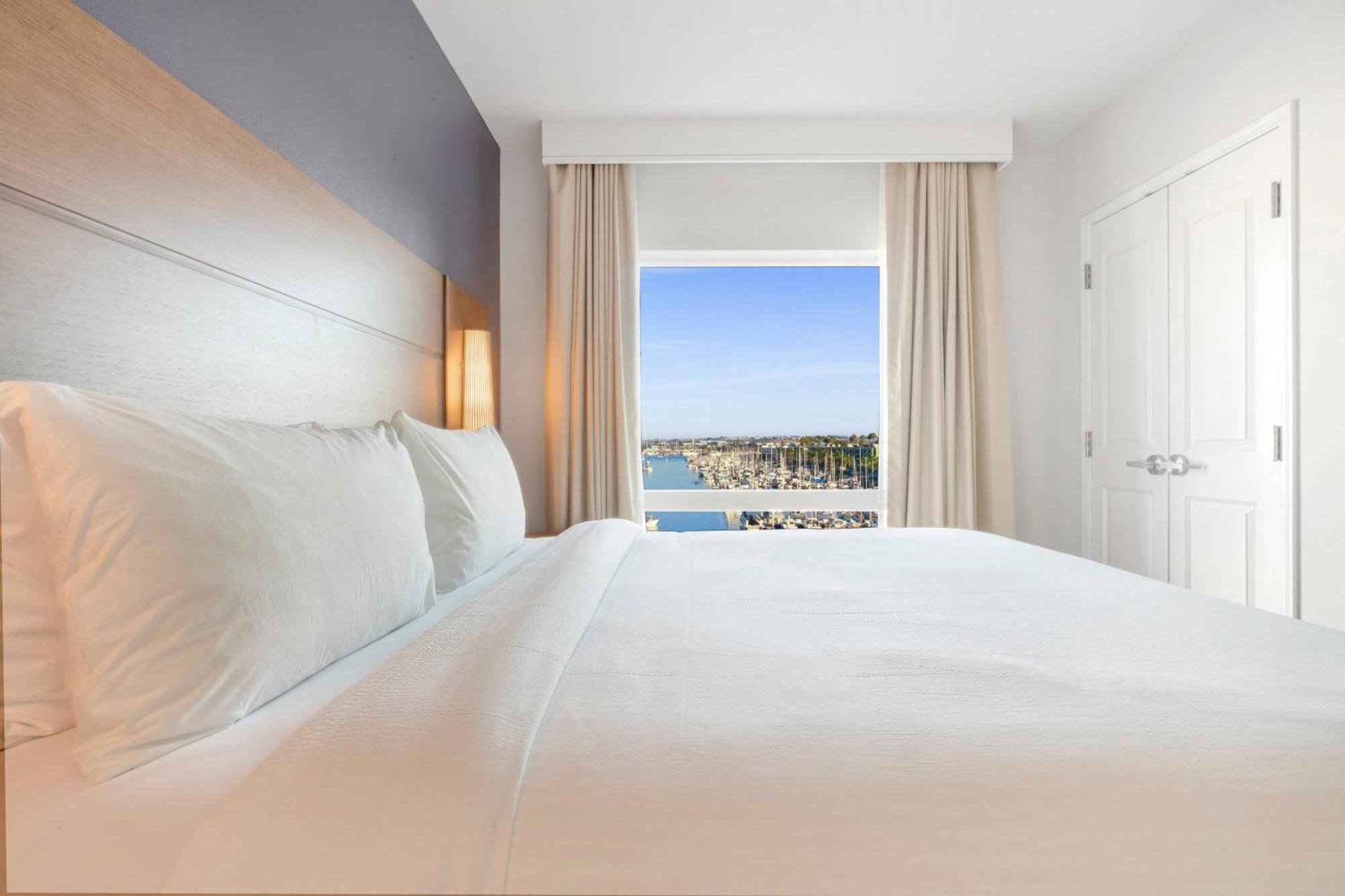 By Marriott Marina Del Rey 3*