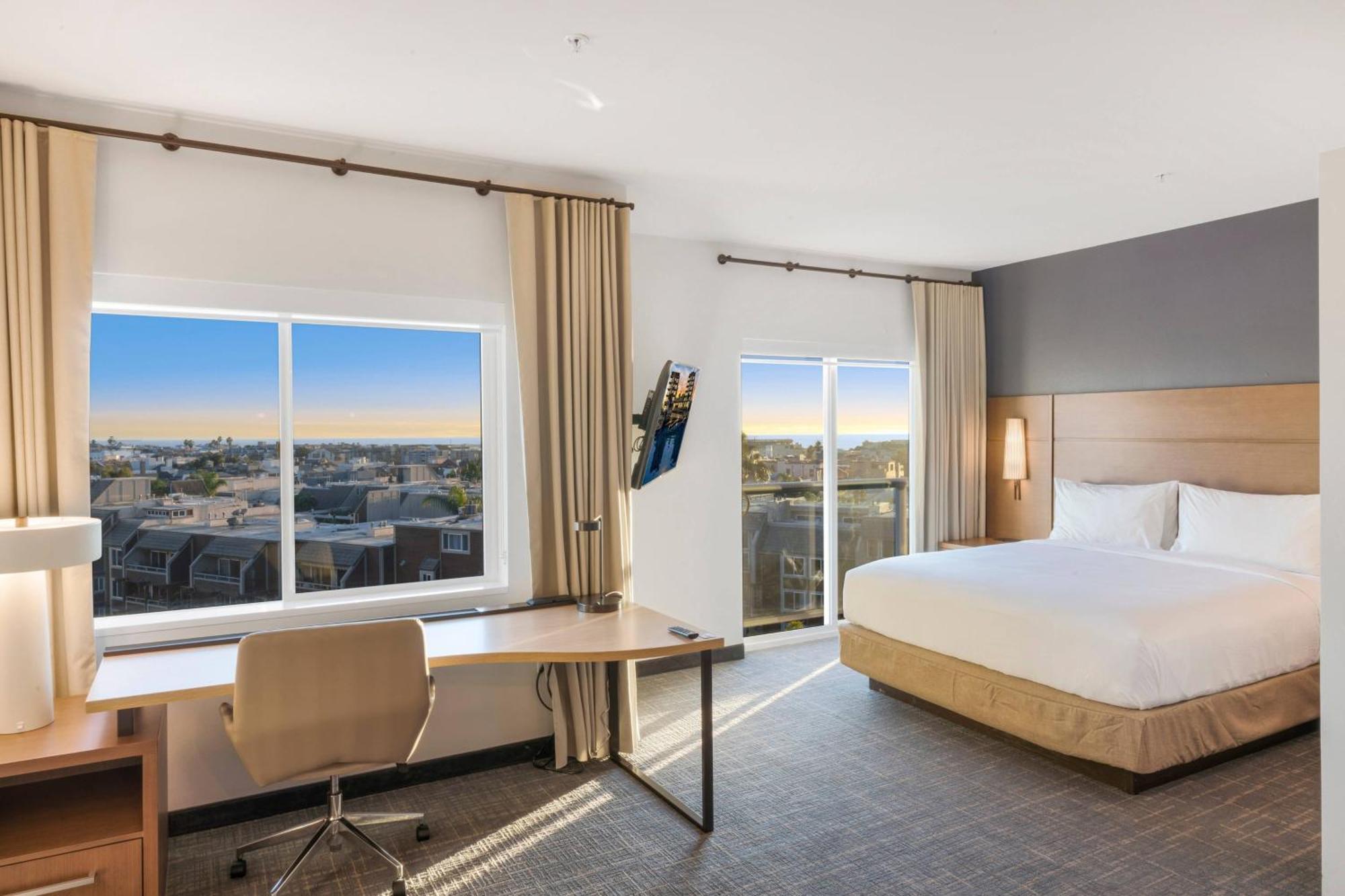 By Marriott Marina Del Rey Hotel
