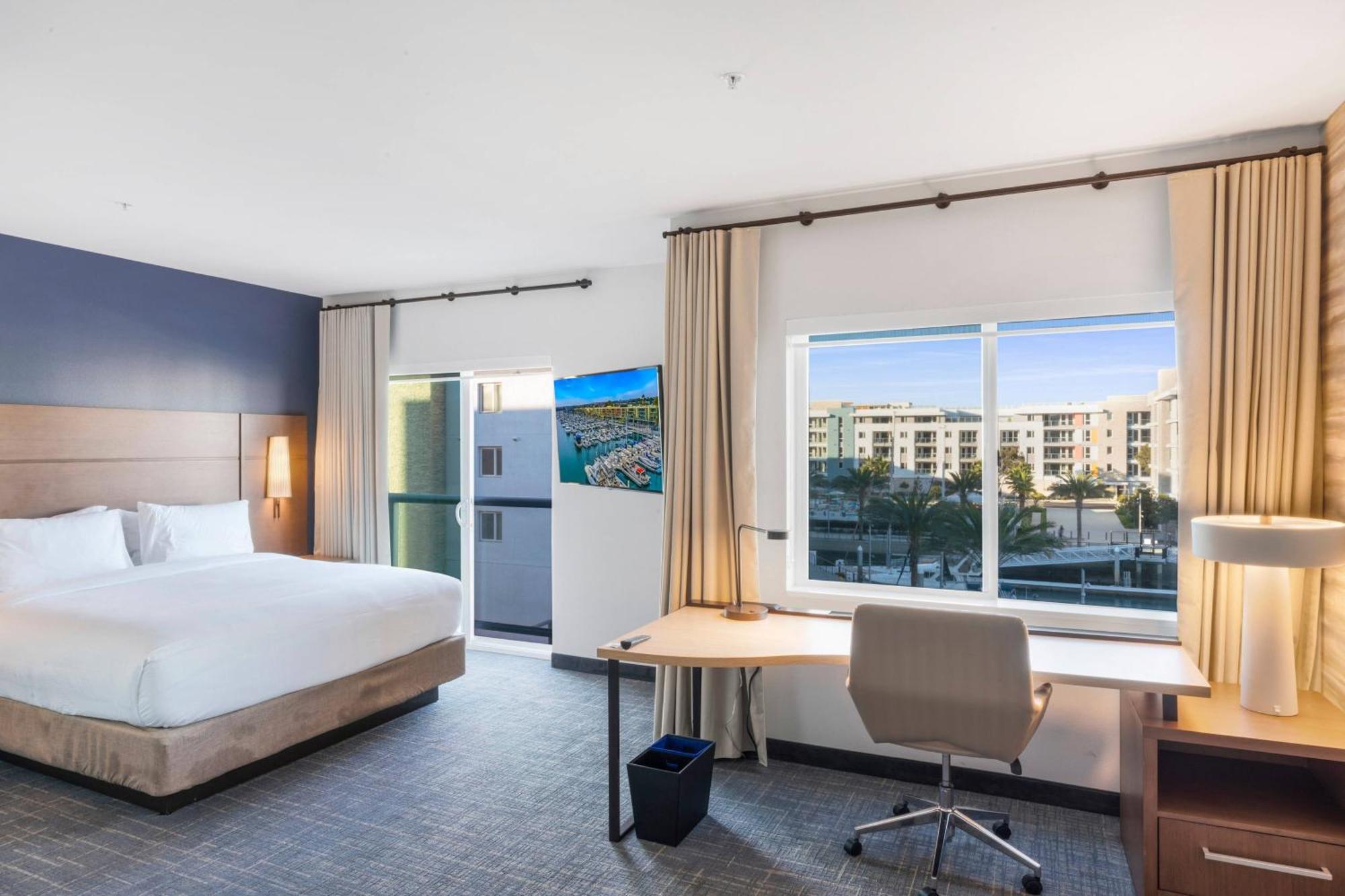 By Marriott Marina Del Rey Hotel 3*
