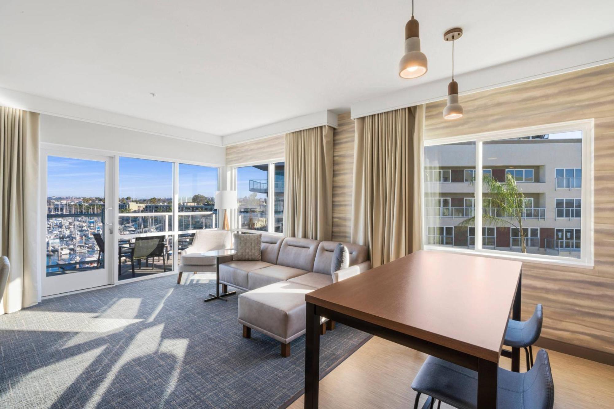 Hotel By Marriott Marina Del Rey 3*