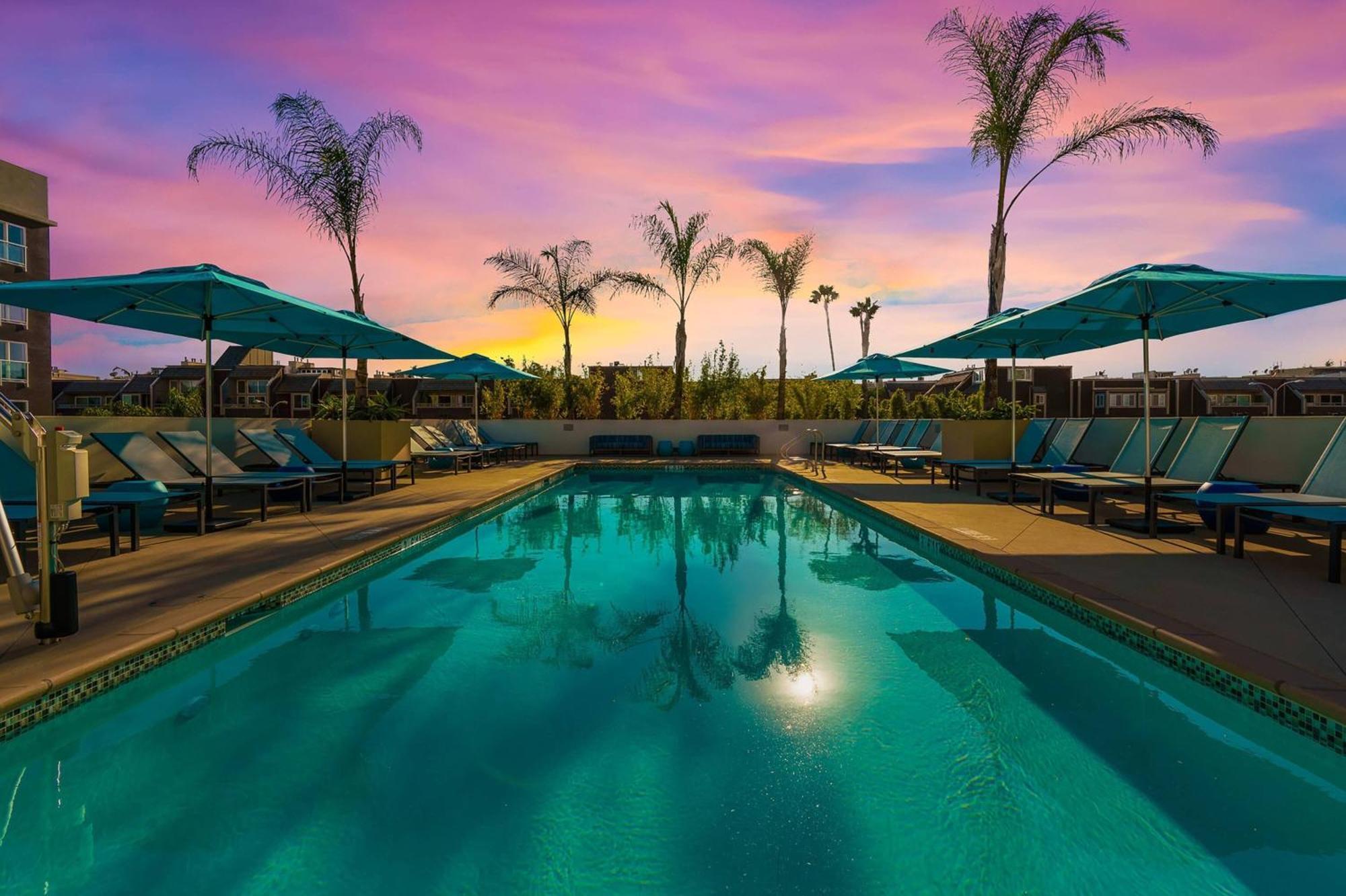 By Marriott Marina Del Rey